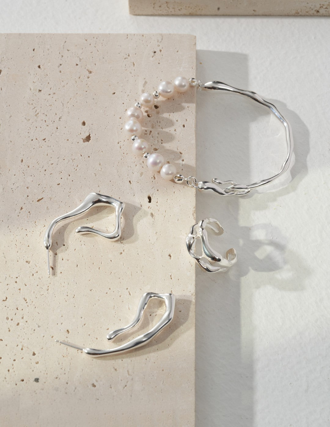 Spring River collection - Sterling Silver Pearl Bracelet